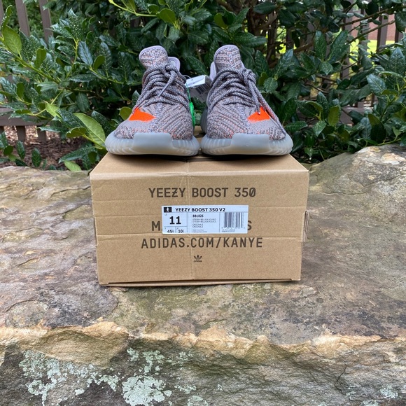 Yeezy 350 V2 beluga 1.0 - Picture 3 of 10